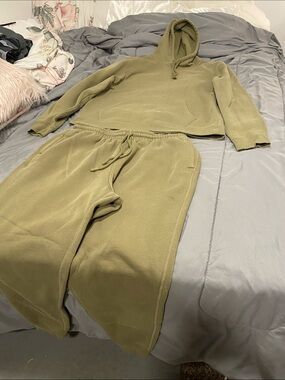 This is a set  DSG Olive Green sweatsuit and a size XL for men